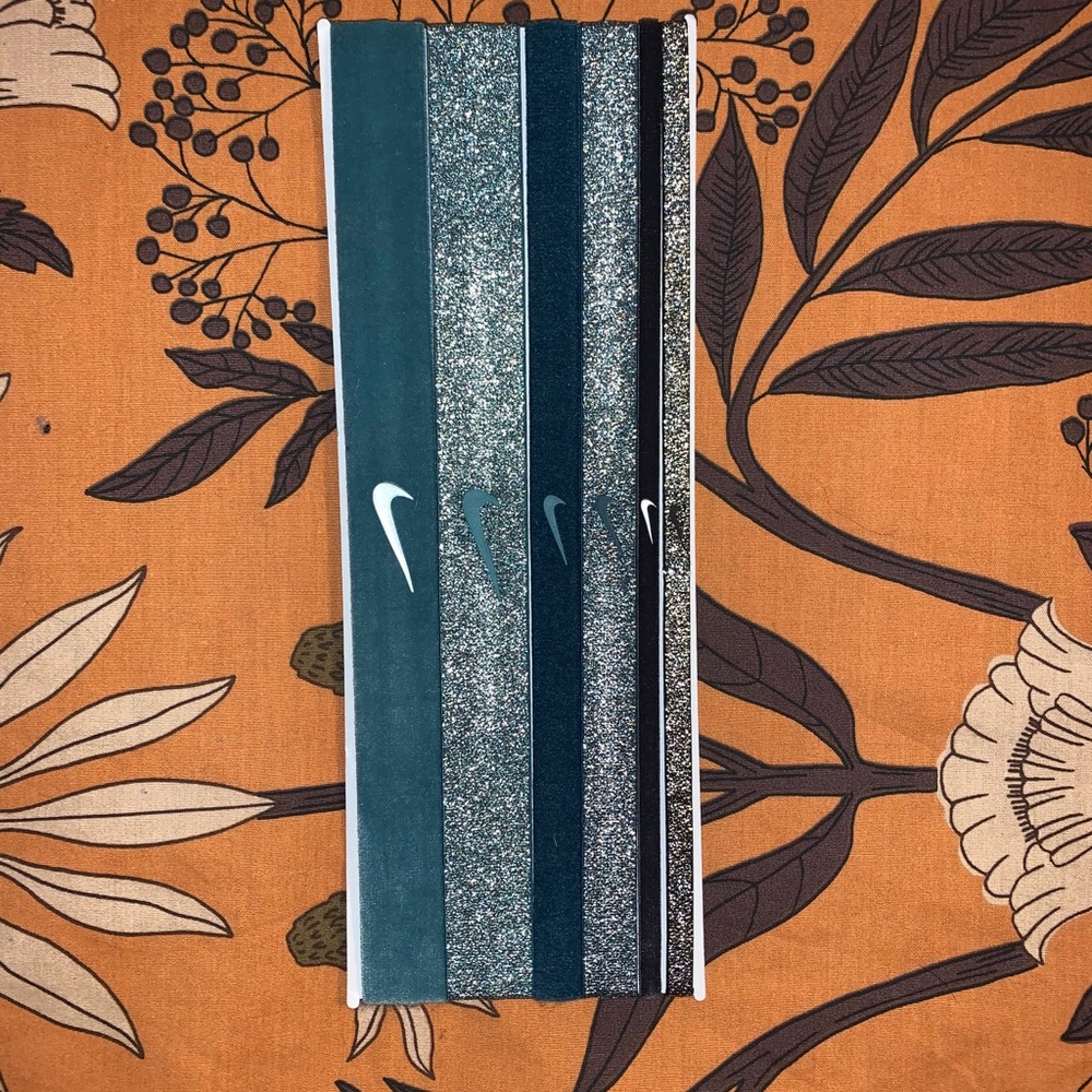 6 pk Nike Headbands *small stain on one of them*